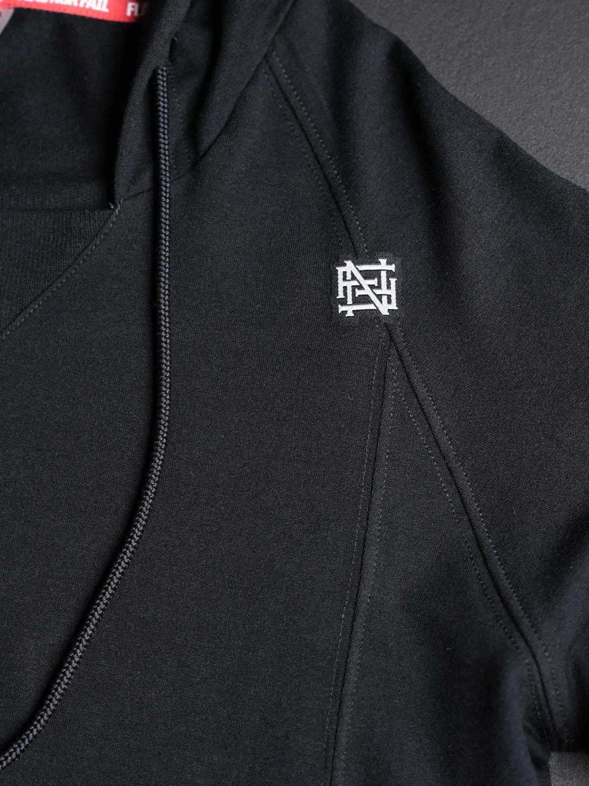 CORE PULLOVER - BLACK