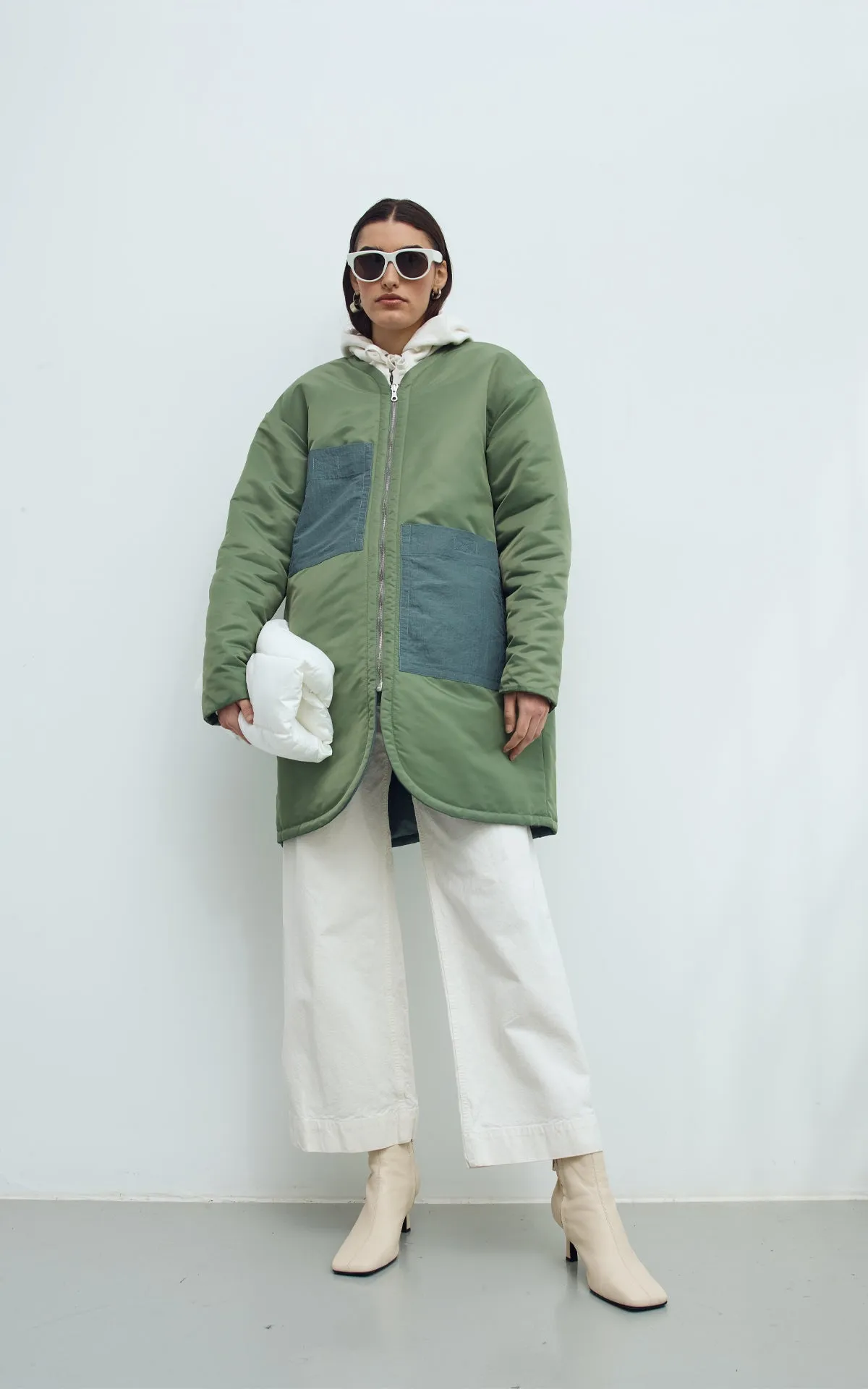 REVERSIBLE SUSTAINABLE DOWN COAT