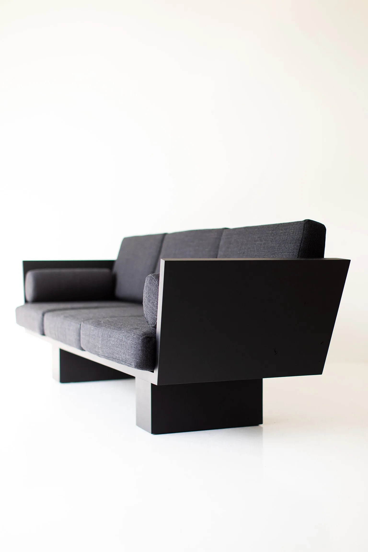 Suelo Modern Black Sofa - 1020