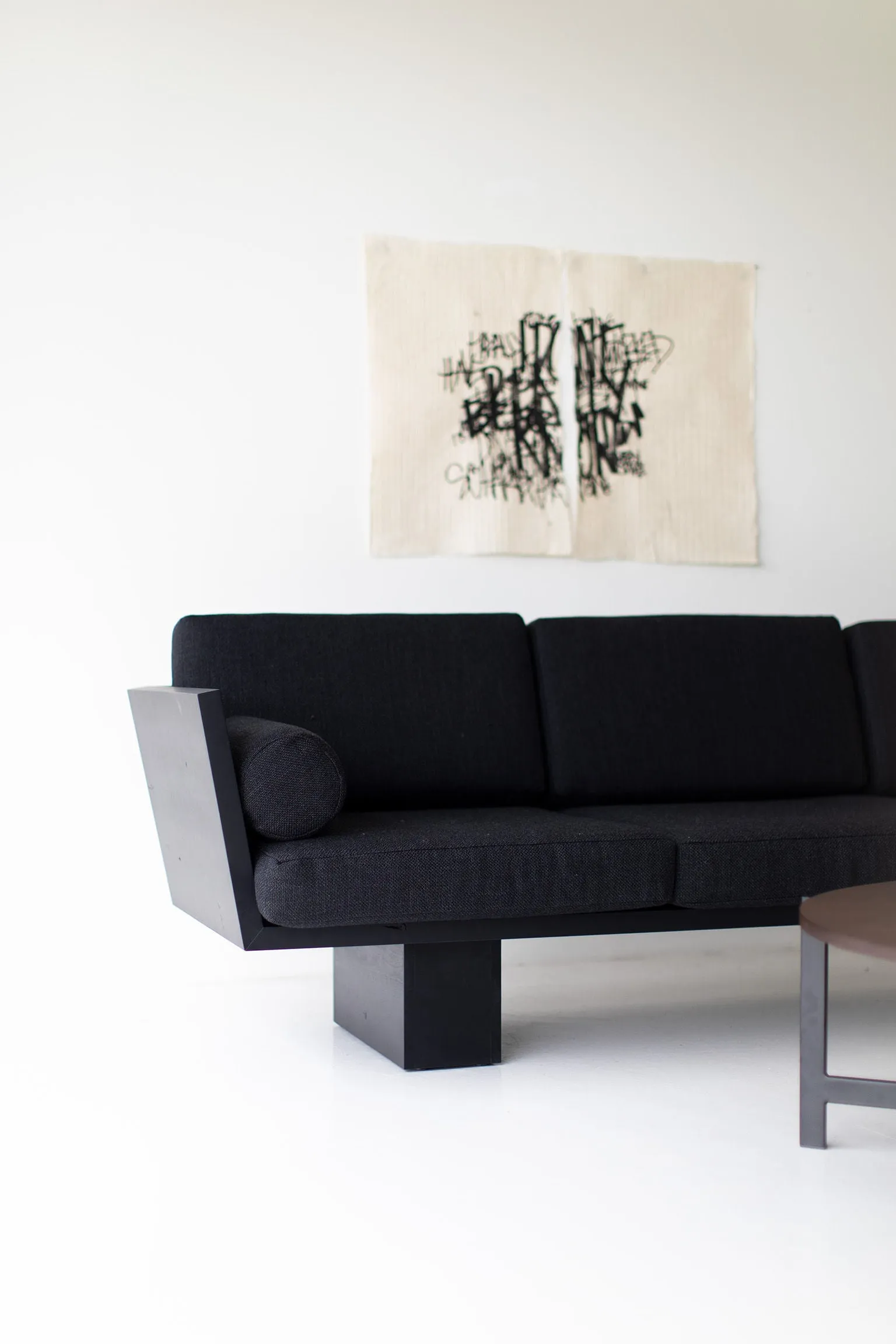 Suelo Modern Black Sofa - 1020