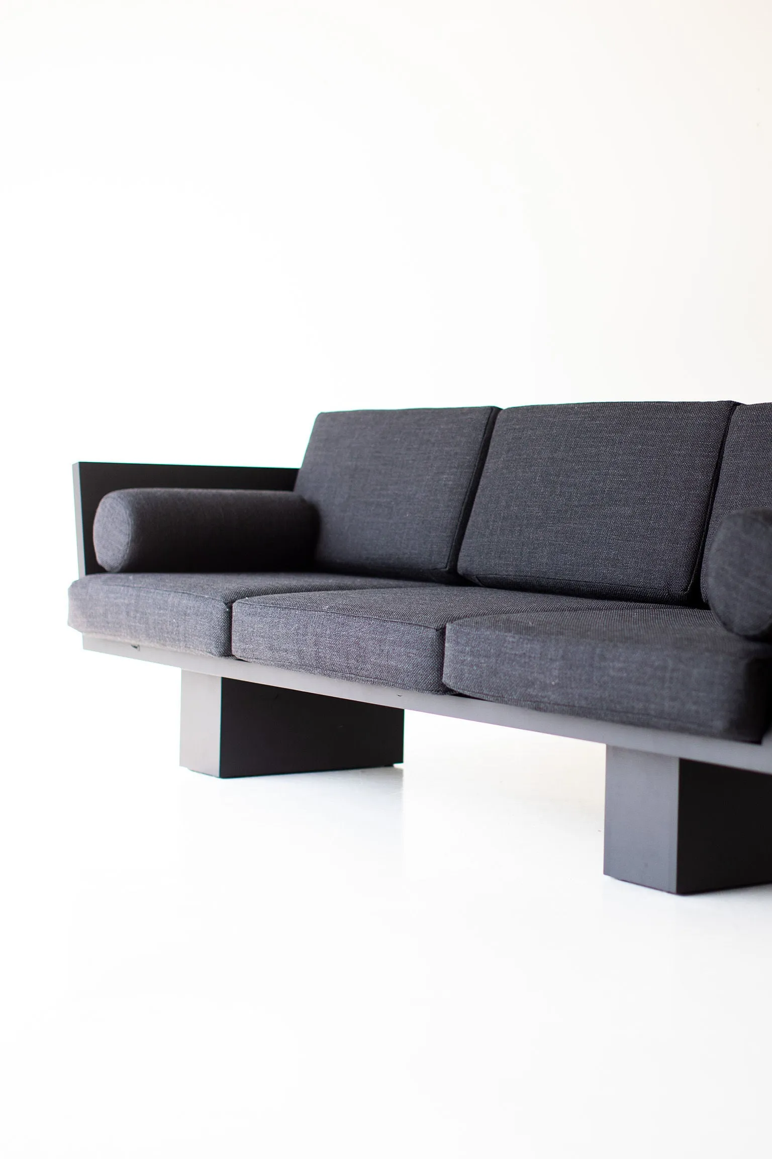 Suelo Modern Black Sofa - 1020